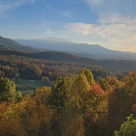 Cozy Cub, Breath Taking Mtn Views, Indoor Pool Apartment
